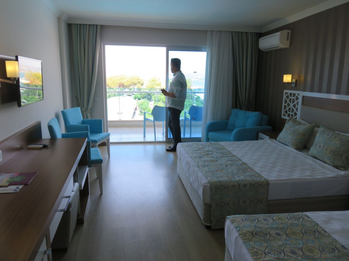 imagini hotel LONICERA RESORT